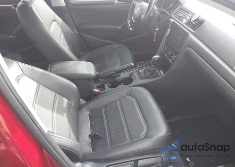 2017 Volkswagen Passat 1.8T R-Line z USA, uszkodzony, nr VIN 1VWDT7A36HC064447